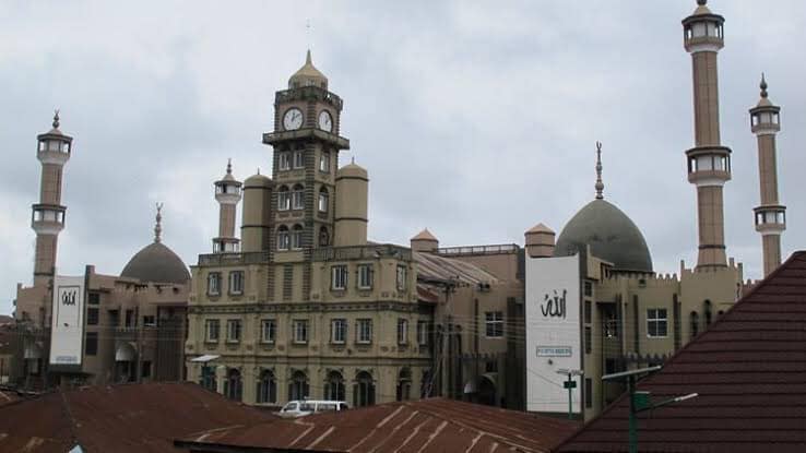 Historical mosque in Offa, symbolizing the deep-rooted Islamic heritage.