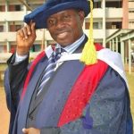 Dr. Abdulrasaq Omoniyi Oyewale receiving an award.